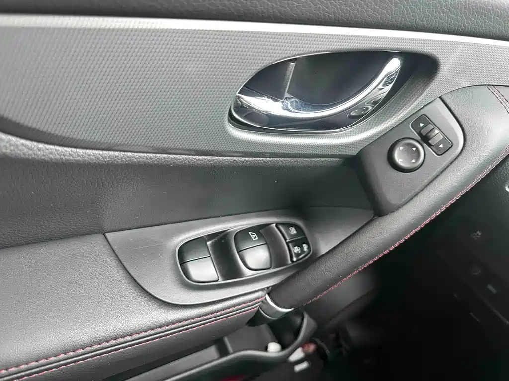 Nissan Qashqai — миниатюра 18