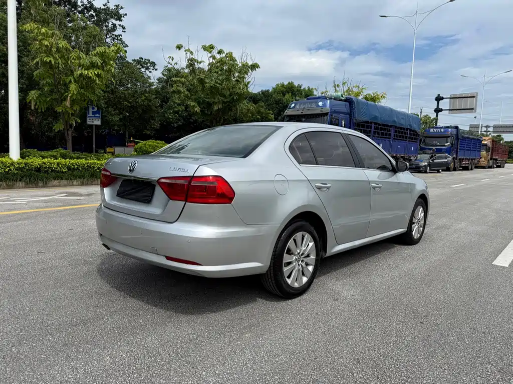 Volkswagen Lavida — миниатюра 4