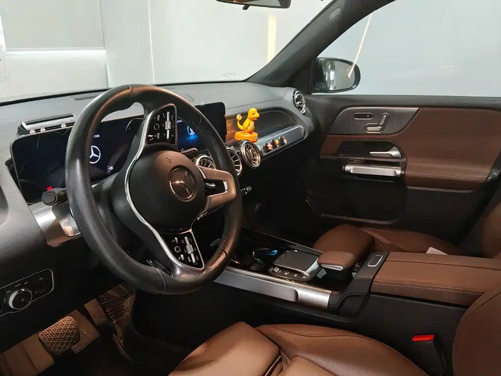 Mercedes-Benz GLB — миниатюра 11