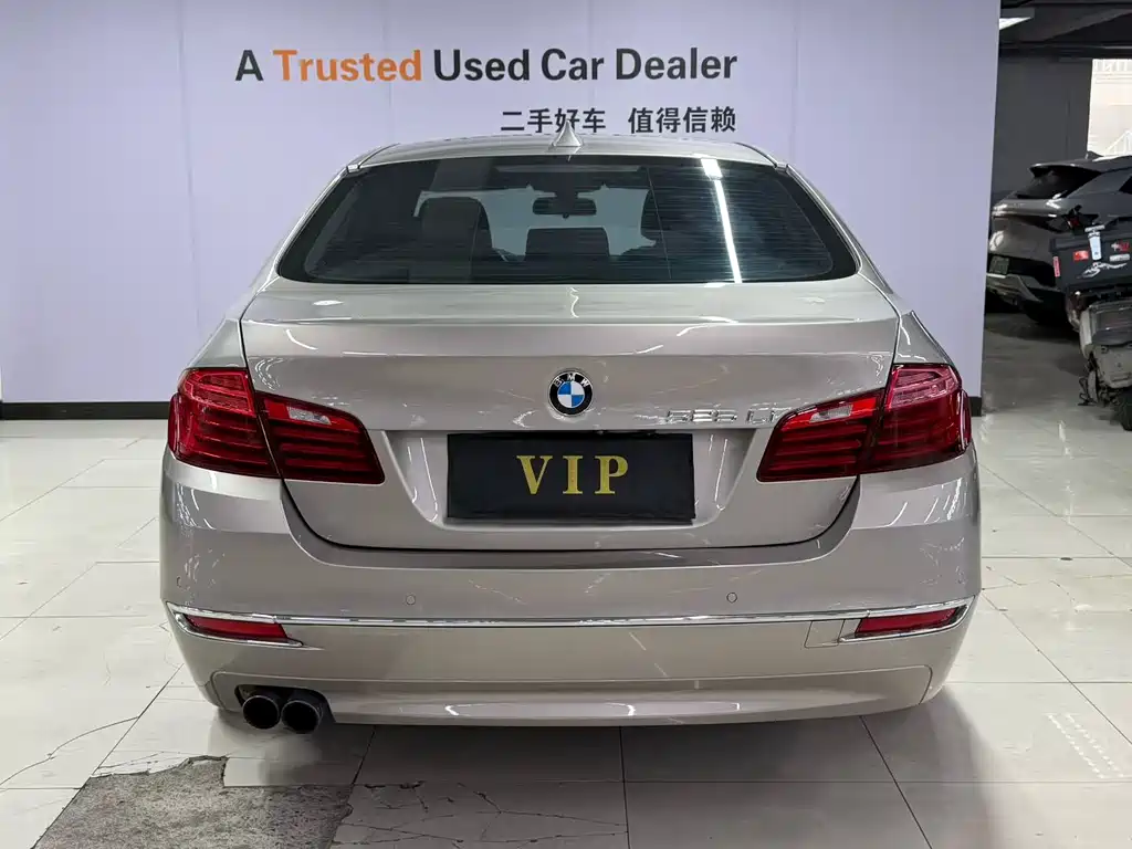 BMW 5 Series — миниатюра 8