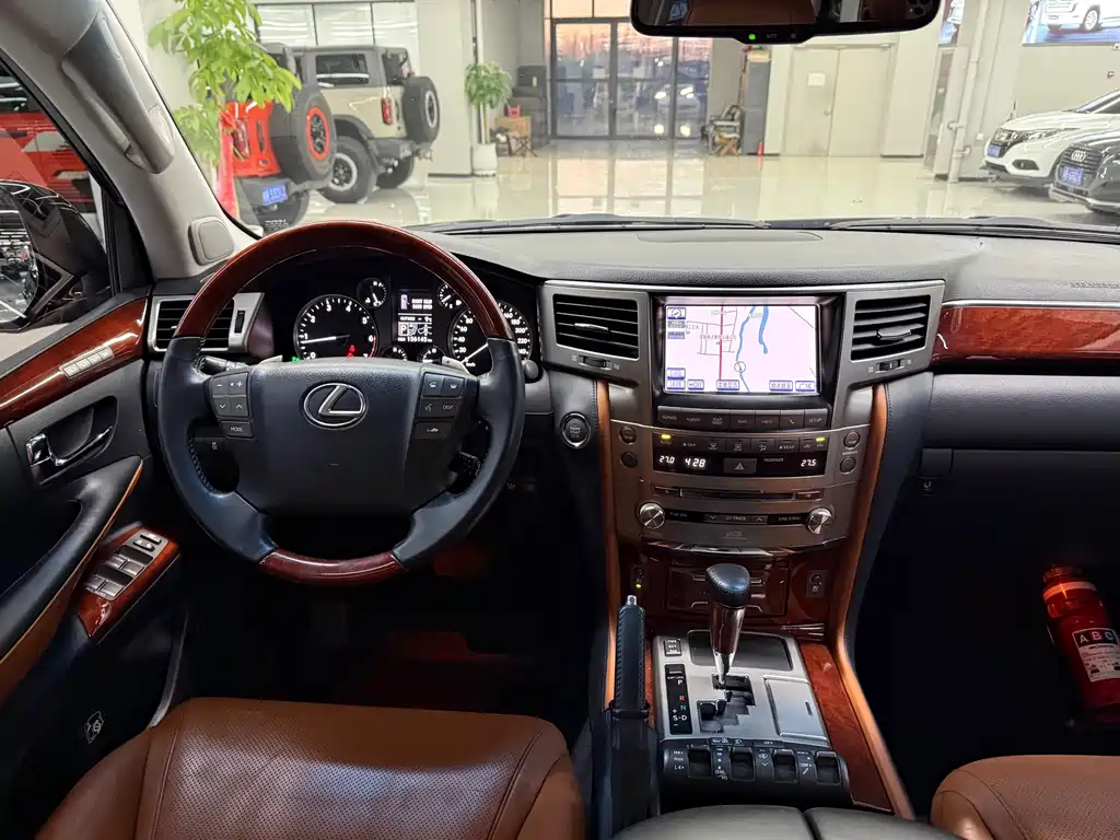 Lexus LX — миниатюра 11