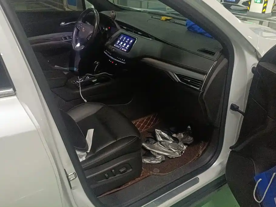 Cadillac XT4 — миниатюра 8