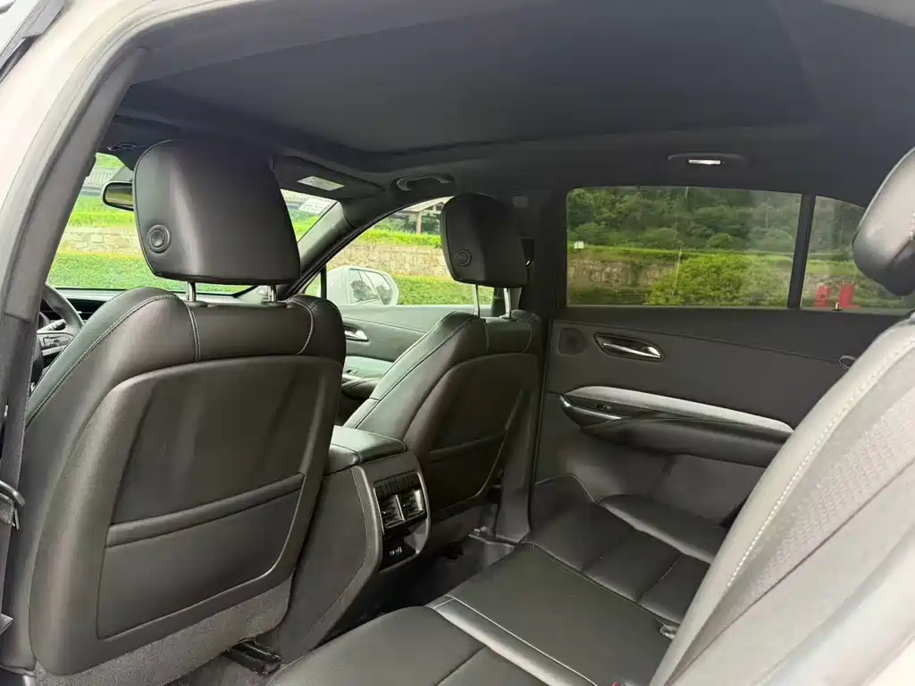 Cadillac XT4 — миниатюра 7