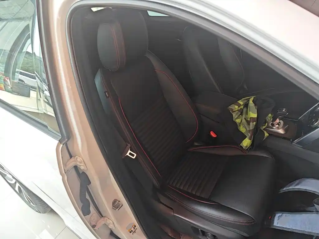 Land Rover Discovery Sport — миниатюра 25