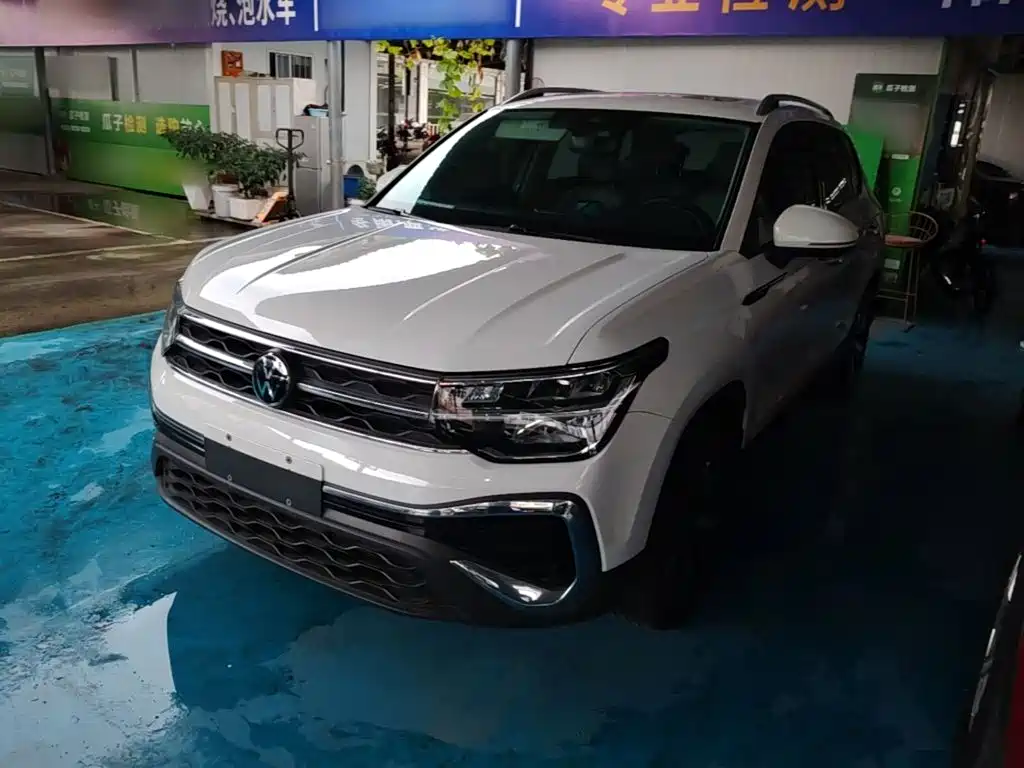 Volkswagen Tharu — миниатюра 2