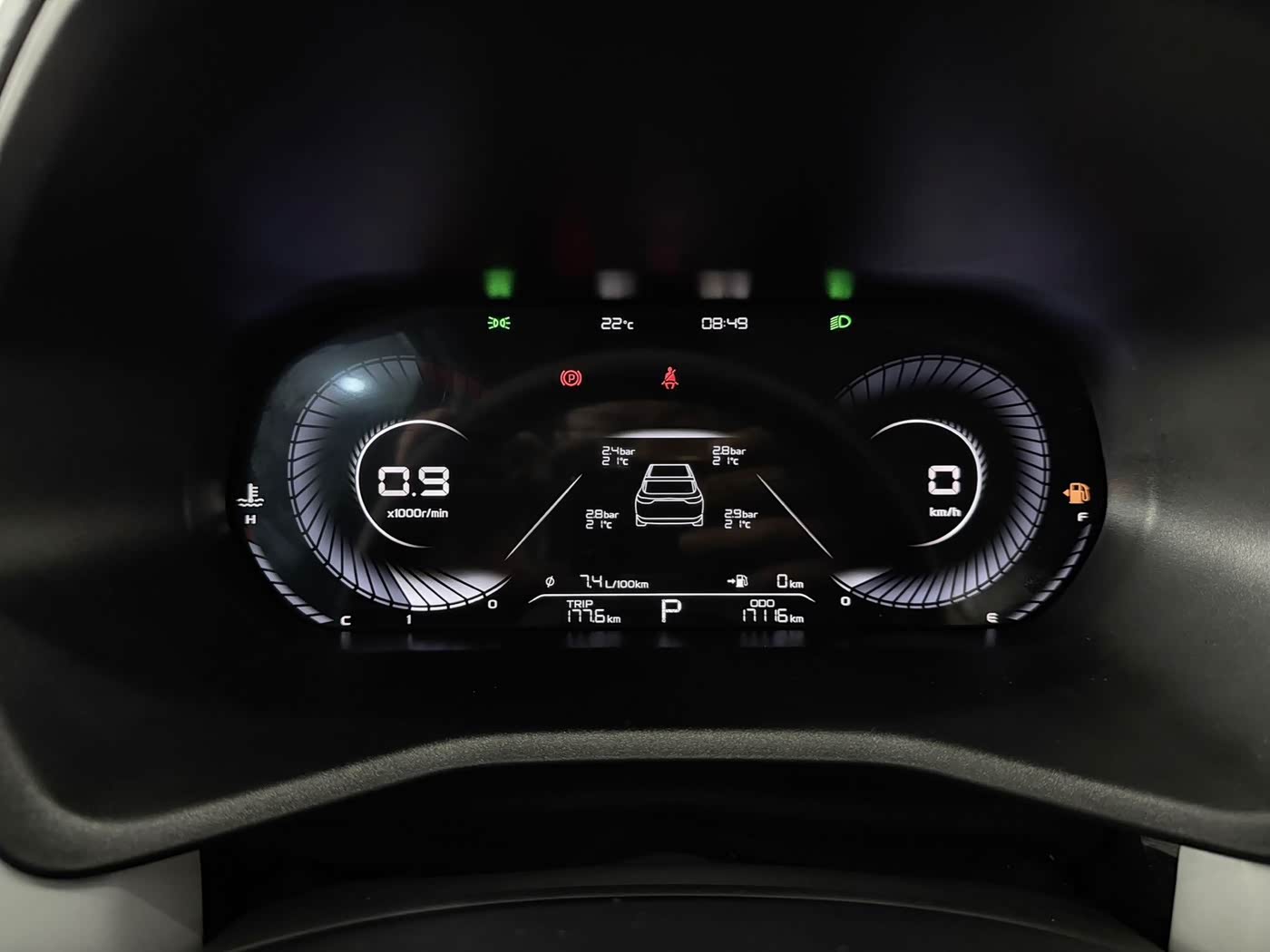 Geely Emgrand 1.5 л 2023 г. Серебристо-серый, пробег 17000 км