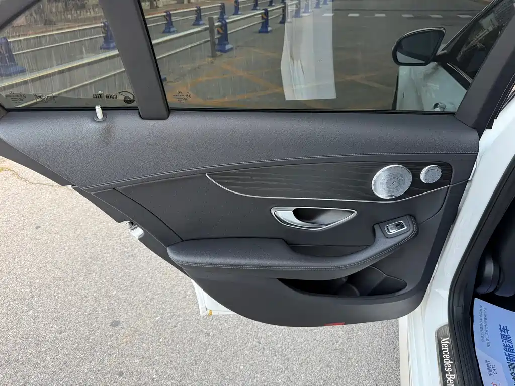 Mercedes-Benz C-Class — миниатюра 8