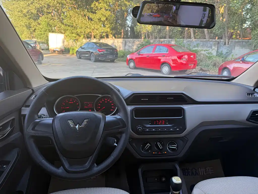 Wuling Hongguang — миниатюра 12