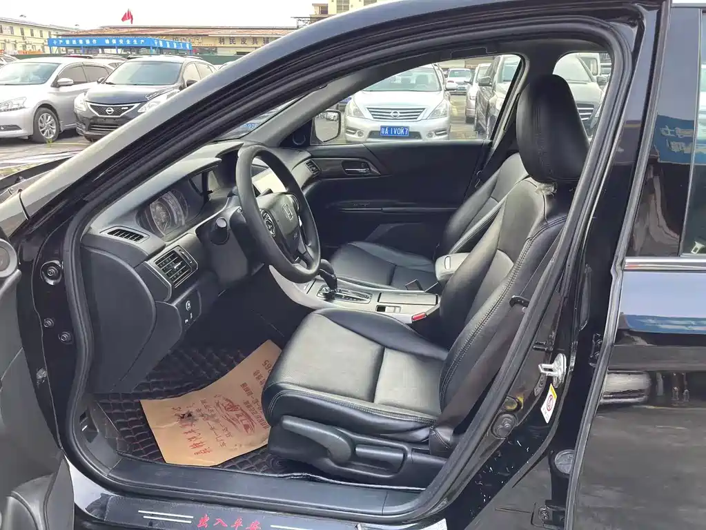 Honda Accord — миниатюра 8