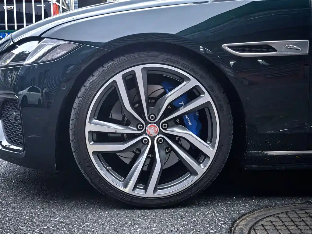 Jaguar XFL — миниатюра 6