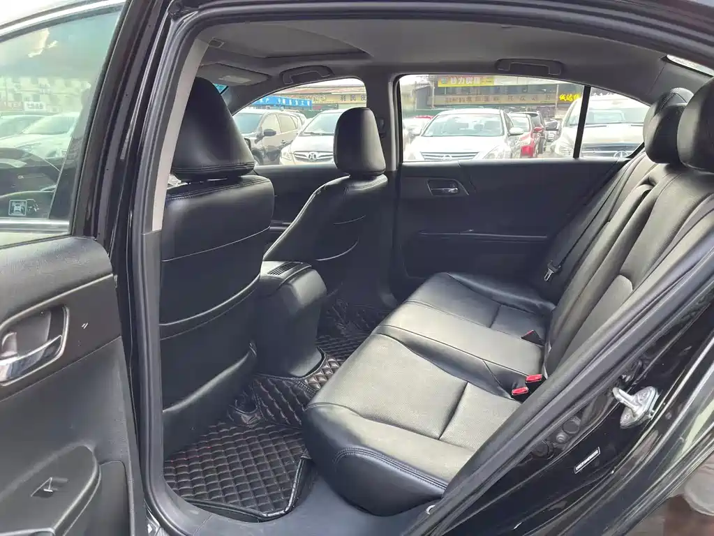 Honda Accord — миниатюра 7