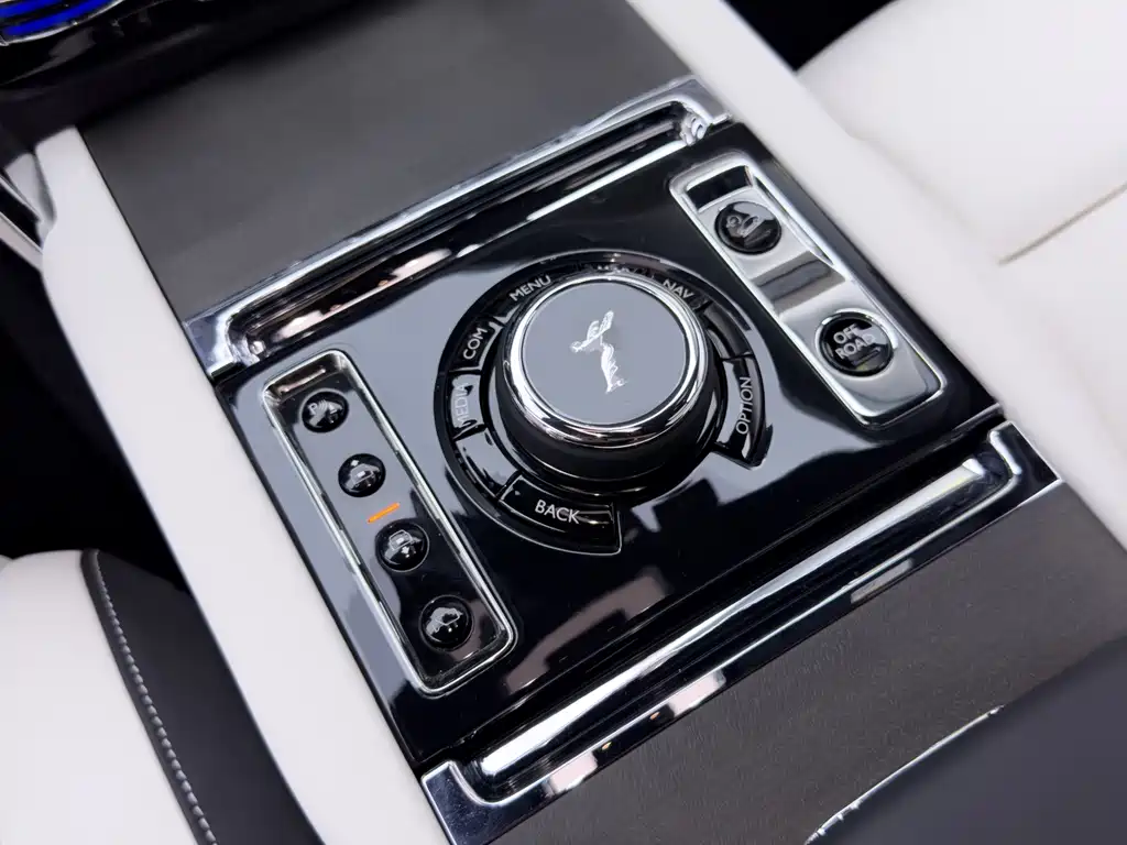 Rolls-Royce Cullinan — миниатюра 27