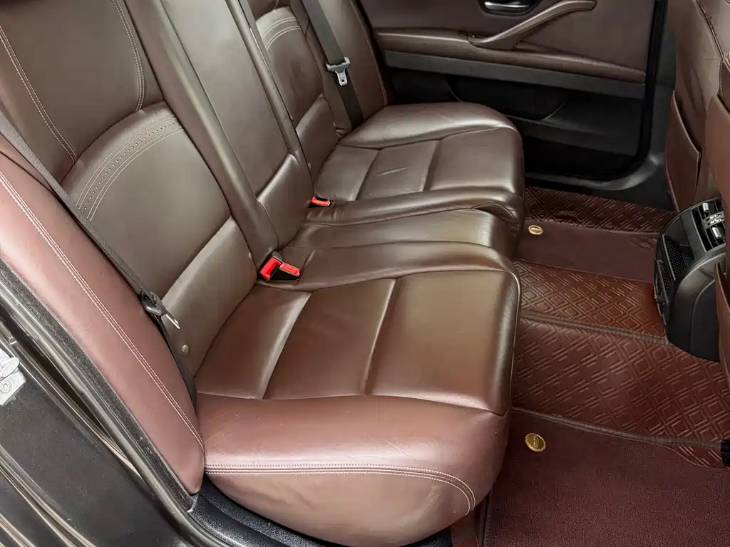 BMW 5 Series — миниатюра 12
