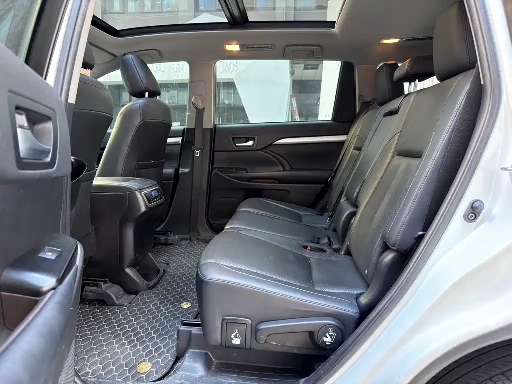 Toyota Highlander — миниатюра 12