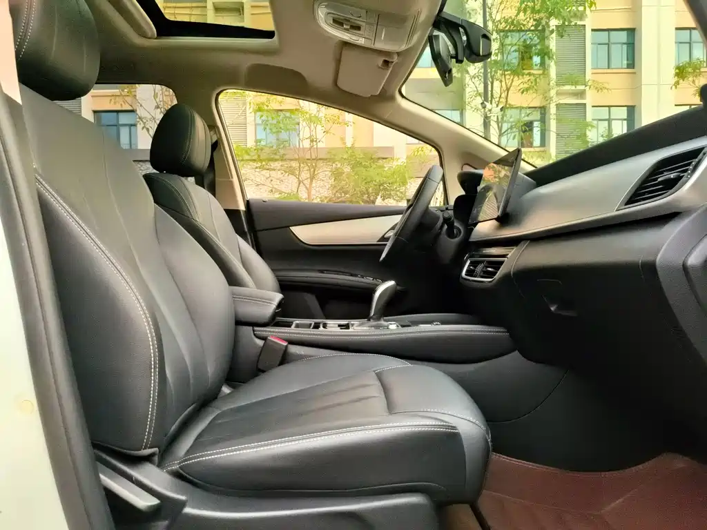 BYD MAX — миниатюра 8