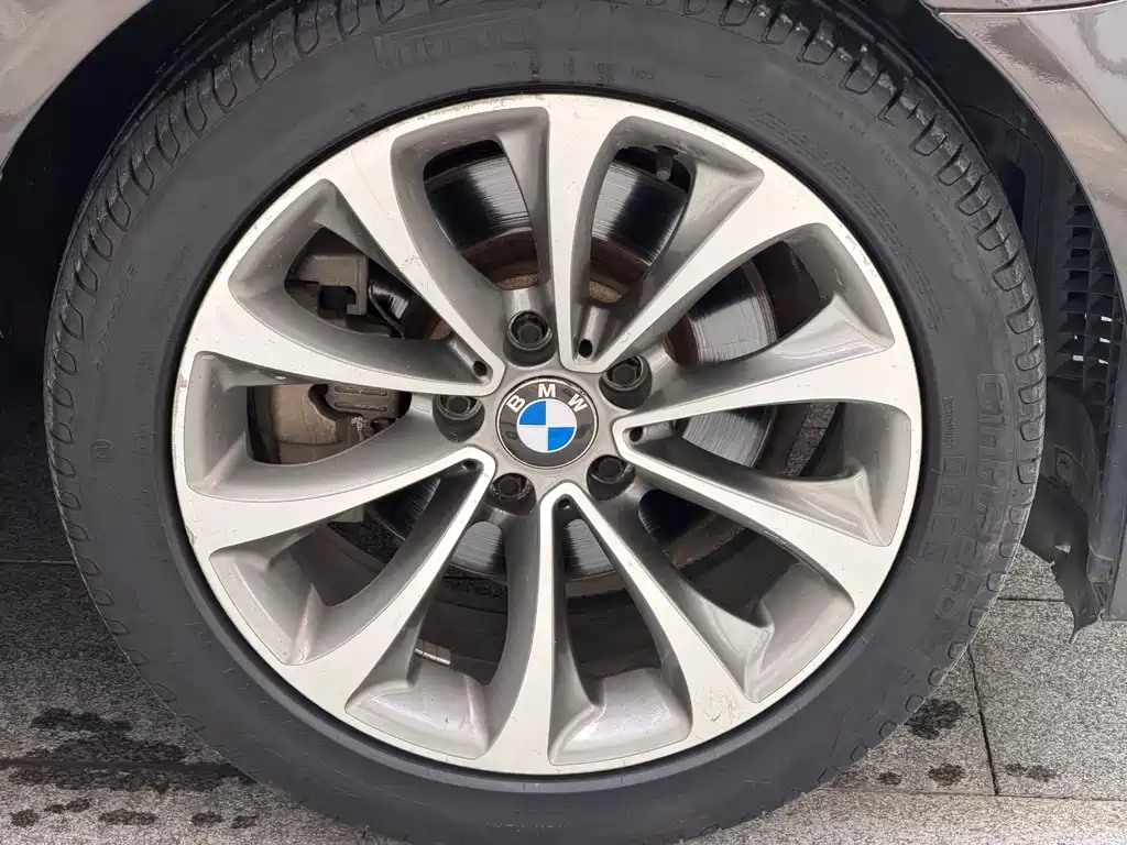 BMW 5 Series — миниатюра 11