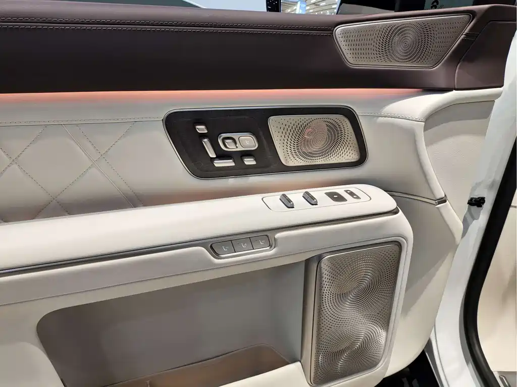 NIO ES9 — миниатюра 13
