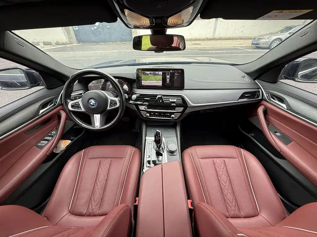 BMW 5 Series New Energy — миниатюра 5