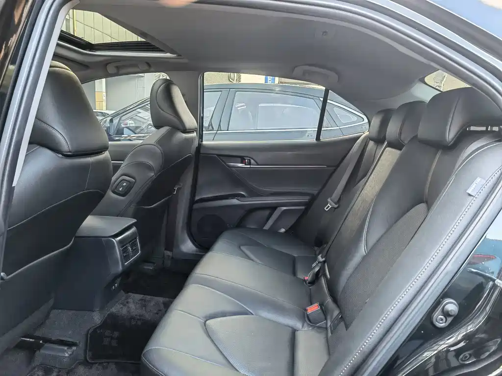 Toyota Camry — миниатюра 8