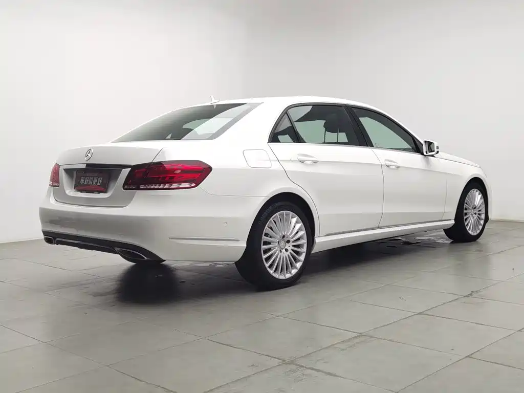 Mercedes-Benz E-Class — миниатюра 2