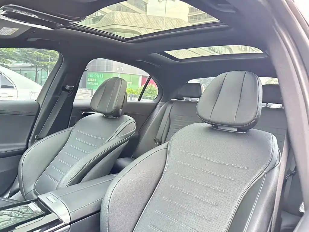 Mercedes-Benz C-Class — миниатюра 12