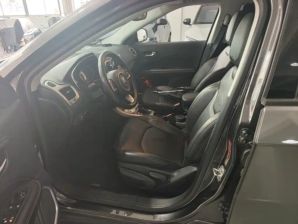 Jeep Compass — миниатюра 15