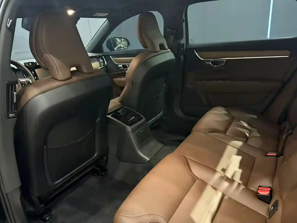 Volvo S90 PHEV — миниатюра 10