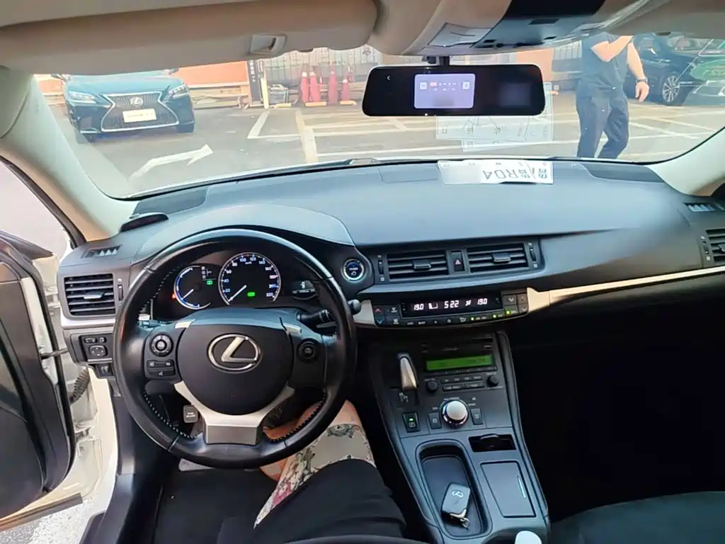 Lexus CT — миниатюра 10