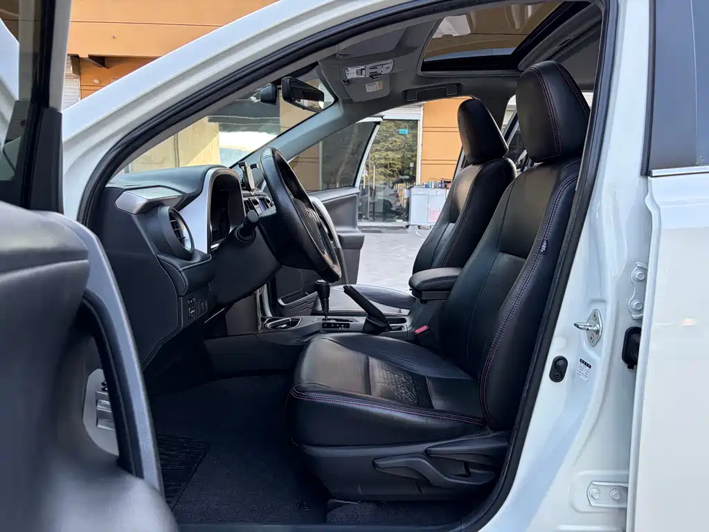 Toyota RAV4 — миниатюра 5