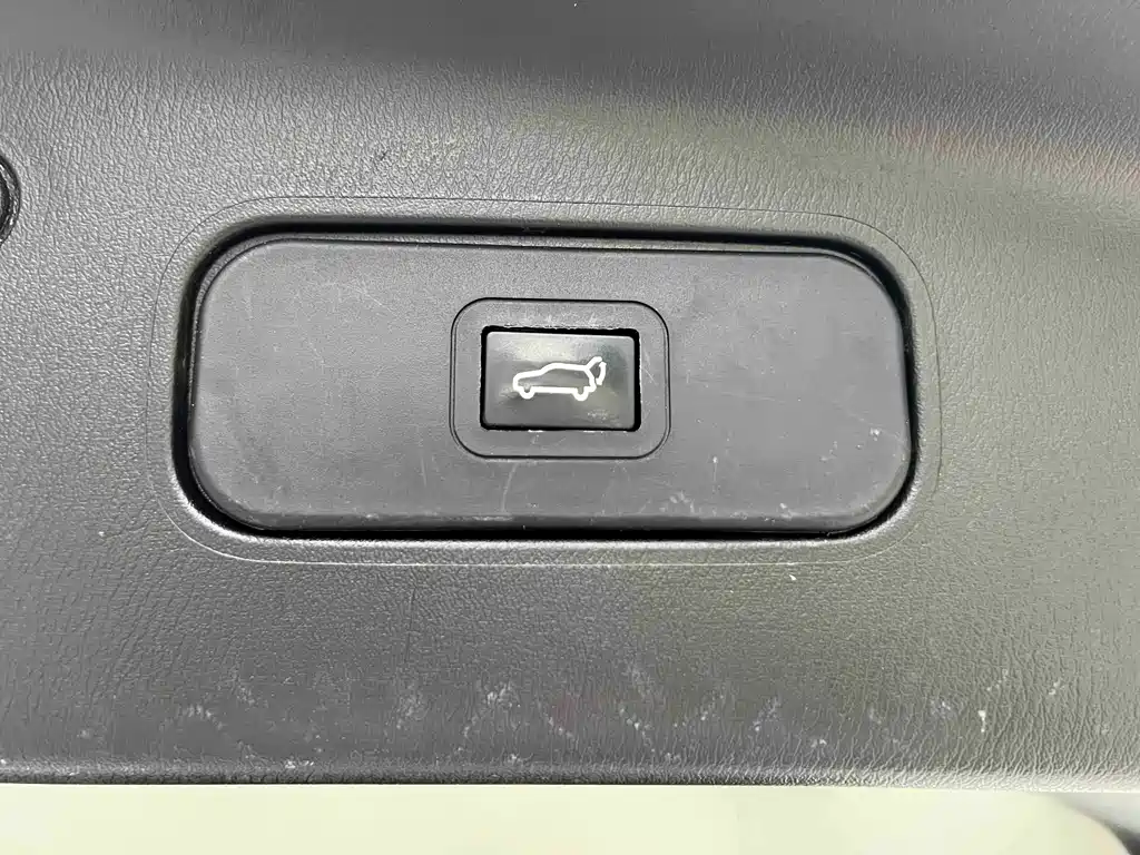 Nissan Patrol — миниатюра 14
