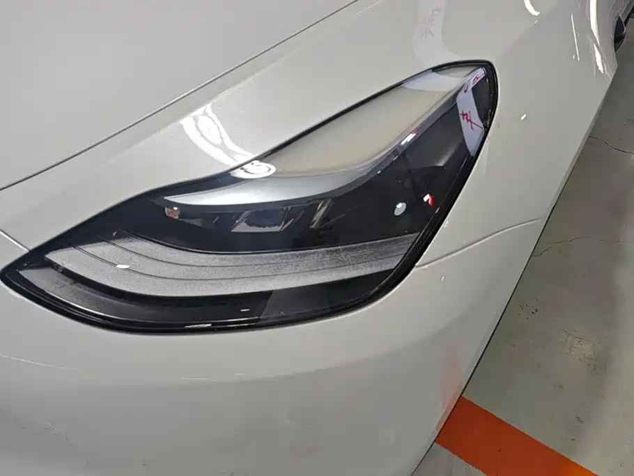 Tesla Model Y — миниатюра 5