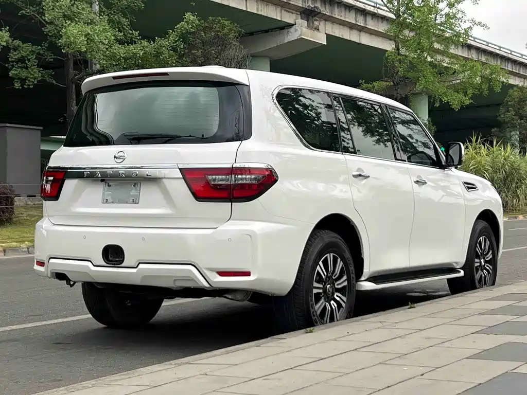 Nissan Patrol — миниатюра 17