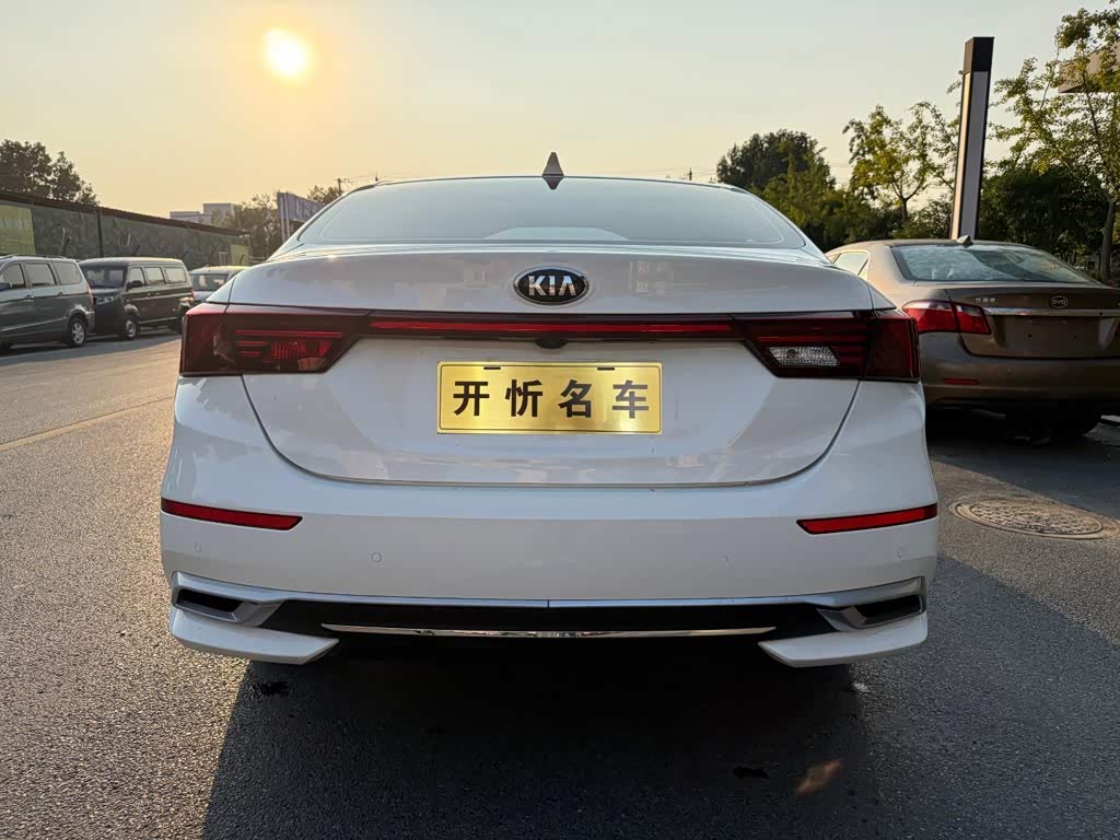 Kia K3 1.5 л 2021 г. Белый, пробег 25000 км