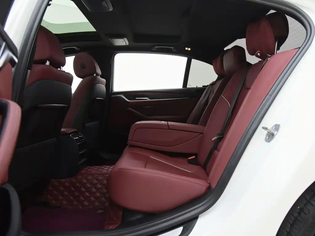 BMW 5 Series — миниатюра 21