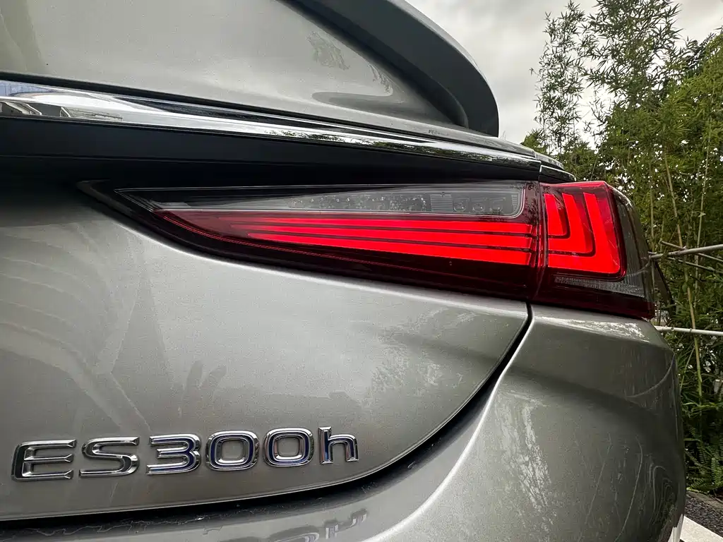 Lexus ES — миниатюра 11