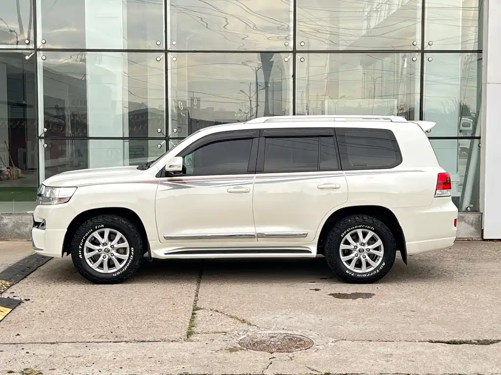 Toyota Land Cruiser — миниатюра 8