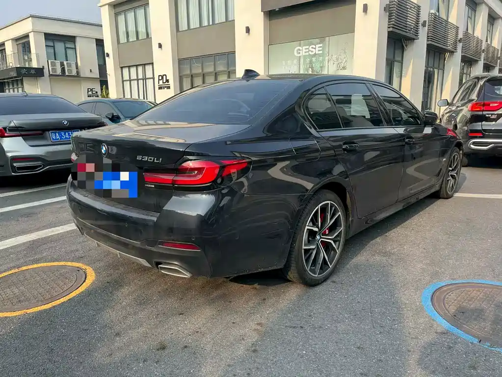 BMW 5 Series — миниатюра 7