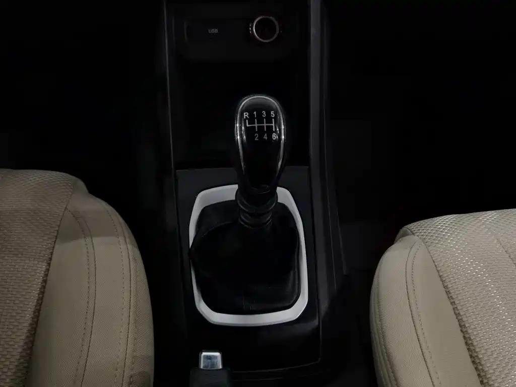 Baojun 310W — миниатюра 13