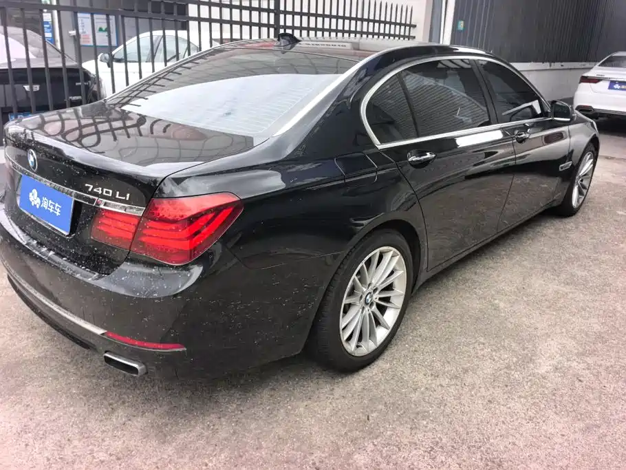 BMW 7 Series — миниатюра 3