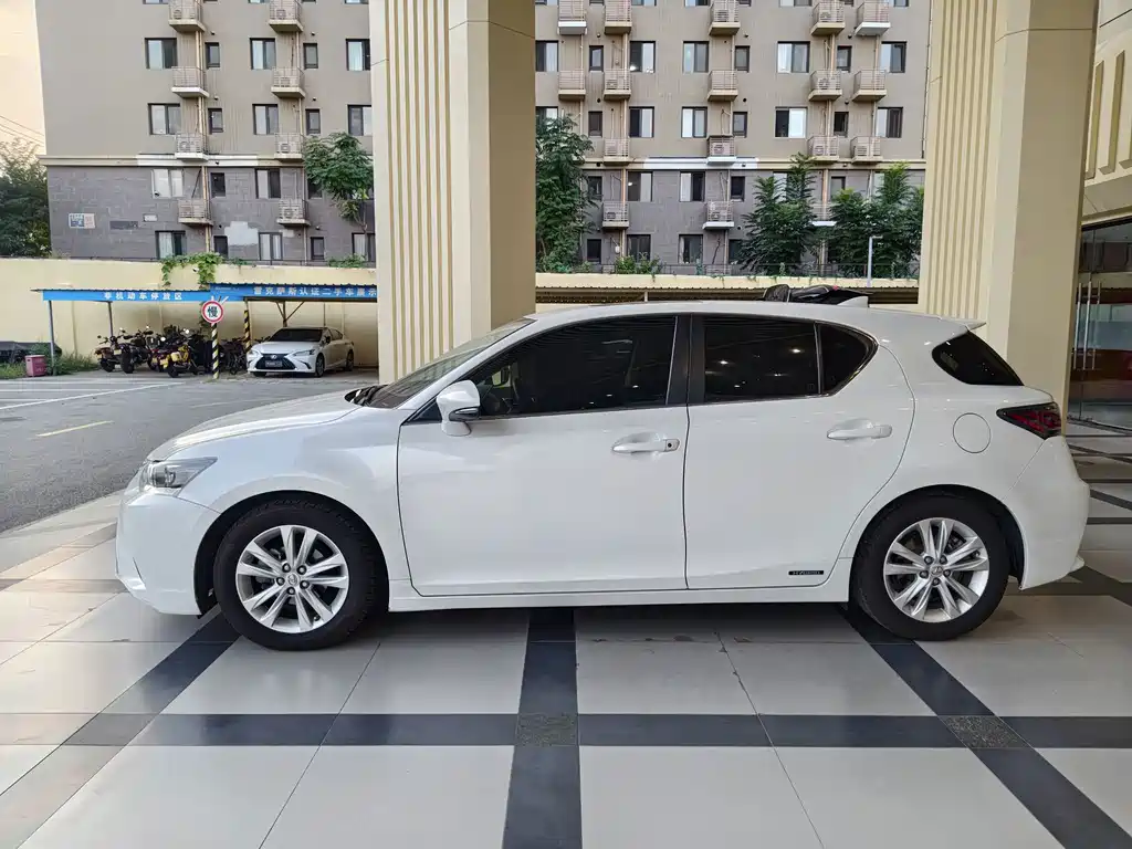 Lexus CT — миниатюра 11