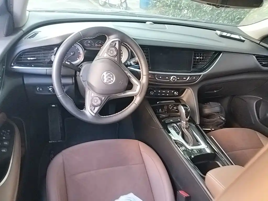 Buick Regal — миниатюра 10