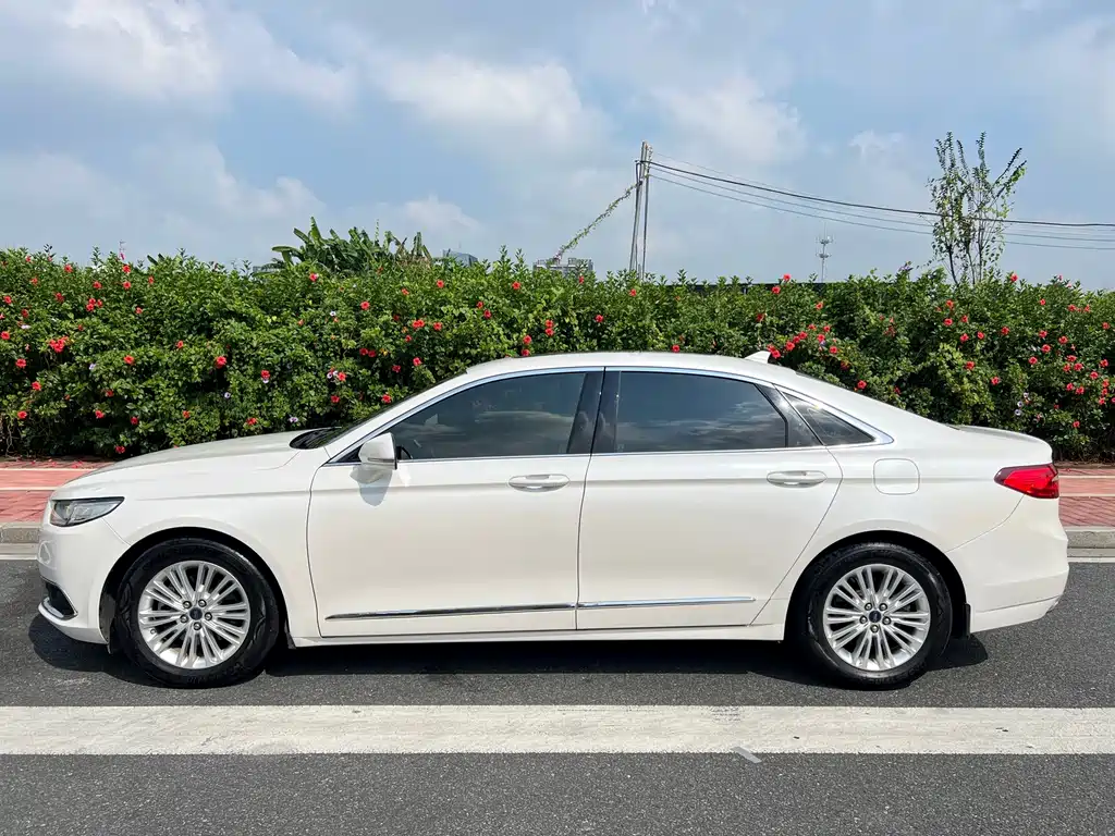 Ford Taurus — миниатюра 7