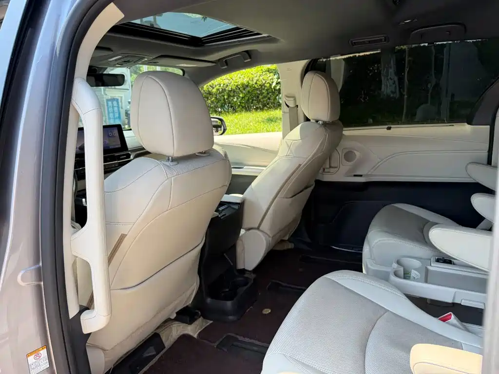 Toyota Sienna — миниатюра 11