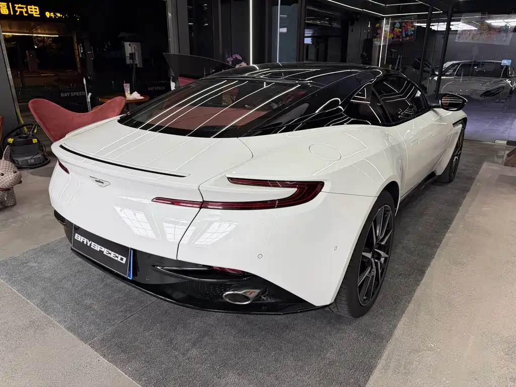 ASTON MARTIN DB11