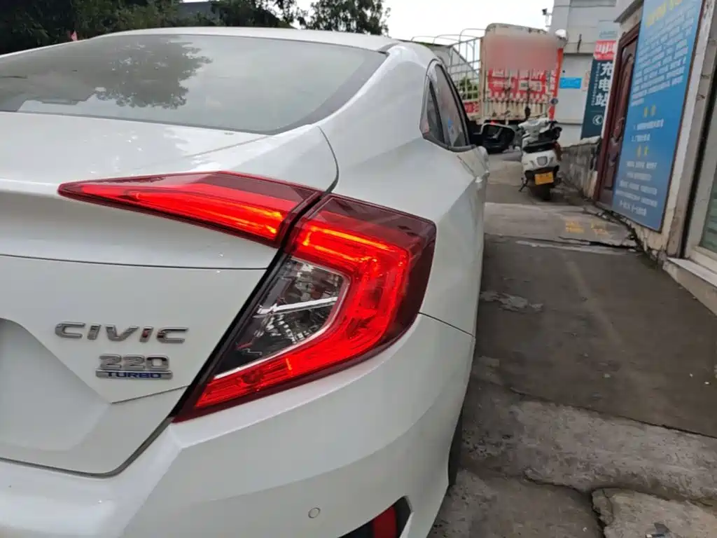 Honda Civic — миниатюра 8