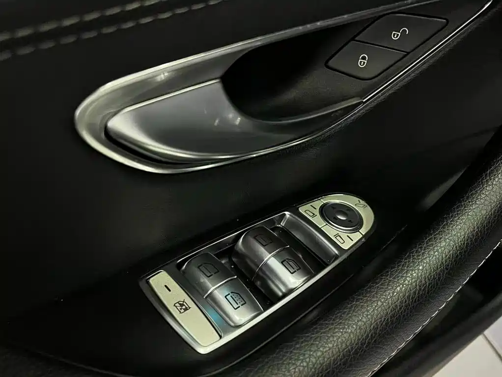 Mercedes-Benz E-Class — миниатюра 13