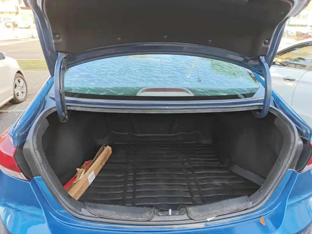 Hyundai Elantra — миниатюра 19