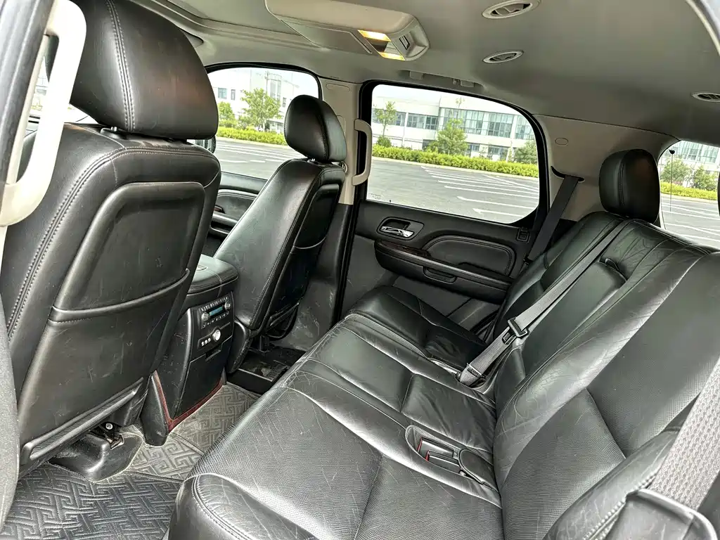 Cadillac Escalade — миниатюра 5