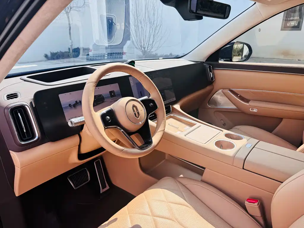 AITO ASK THE WORLD M8