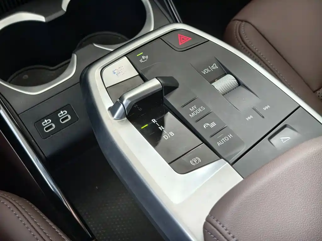 BMW iX1 — миниатюра 10